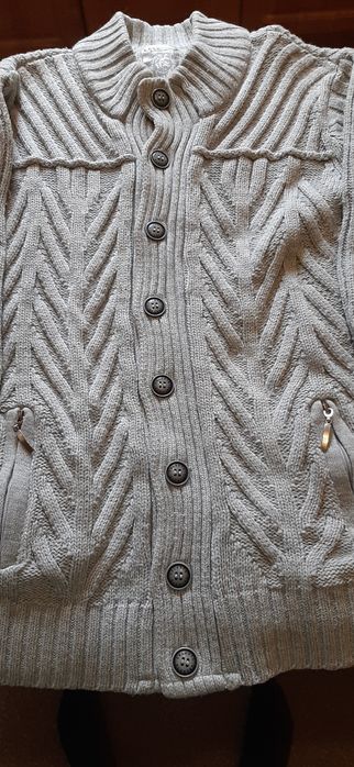 Продам два фирменных свитера