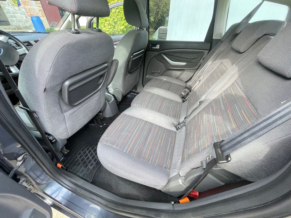 Автомобіль Ford C-Max