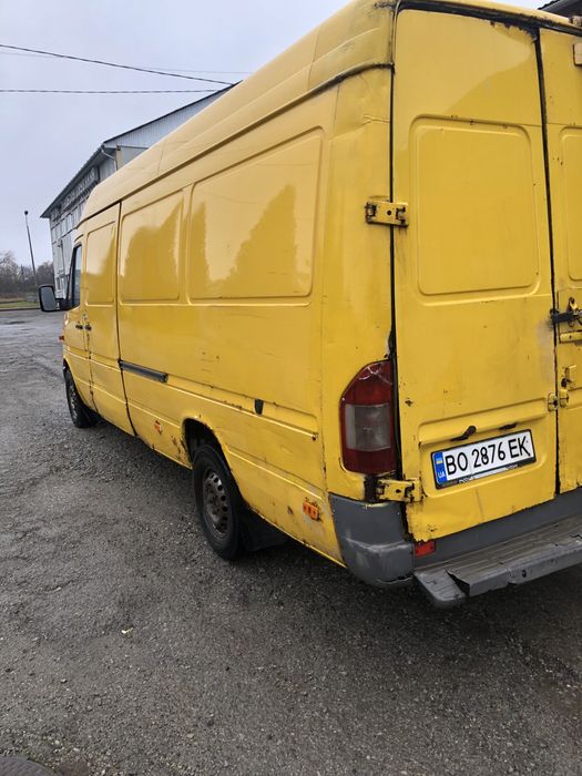 Автомобіль Mercedes-Benz Sprinter
