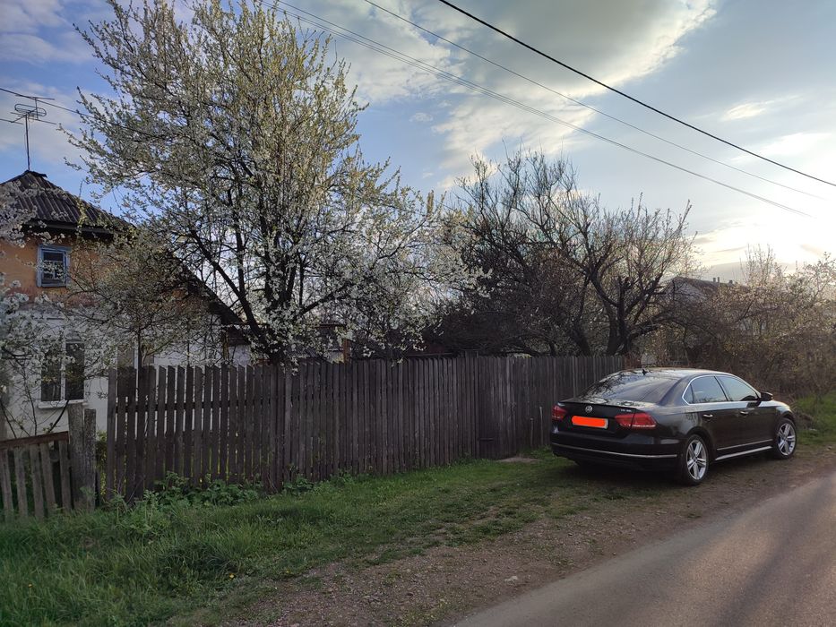 Продам півбудинку з ділянкою