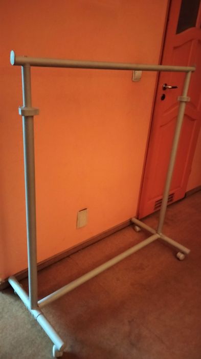 Wieszak na ubrania solidny