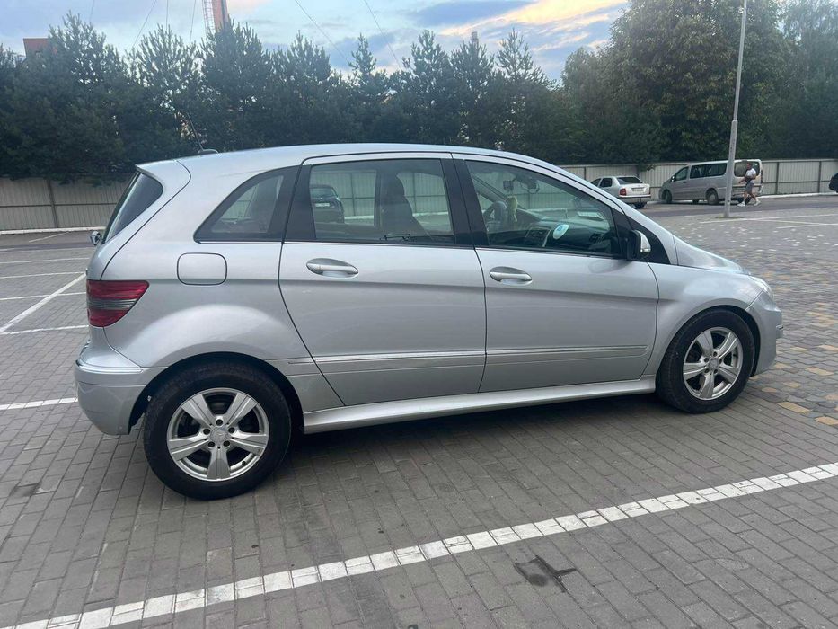 Mercedes-Benz B-200