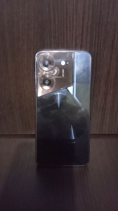 Мобільний телефон pova5pro