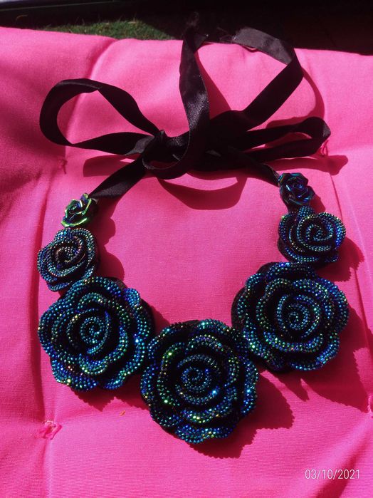 Colares e shokers da Zara