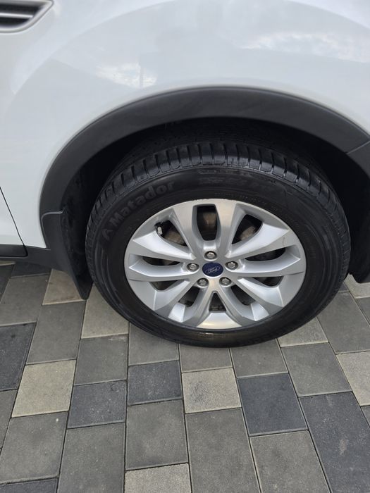 Автомобіль FORD KUGA