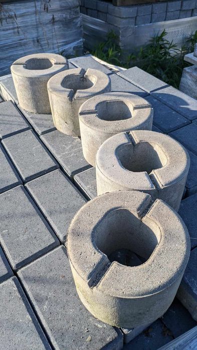 Cadena z dziurą szara