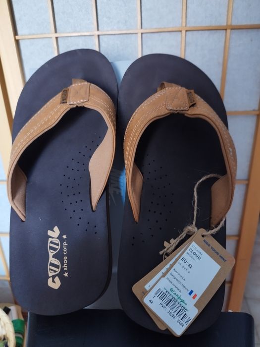 Chinelos novos 42