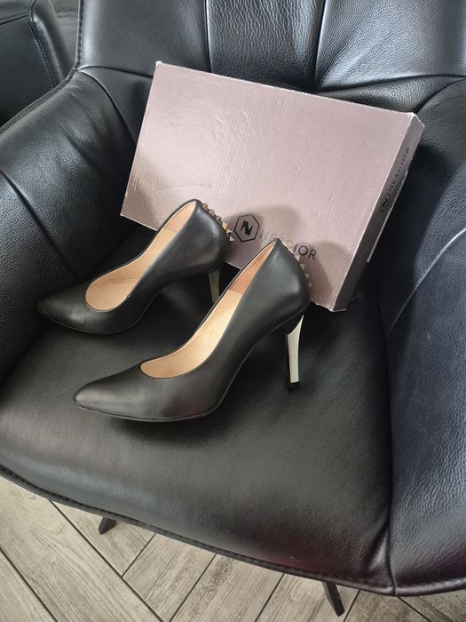 Szpilki Neścior 38 czarno złote