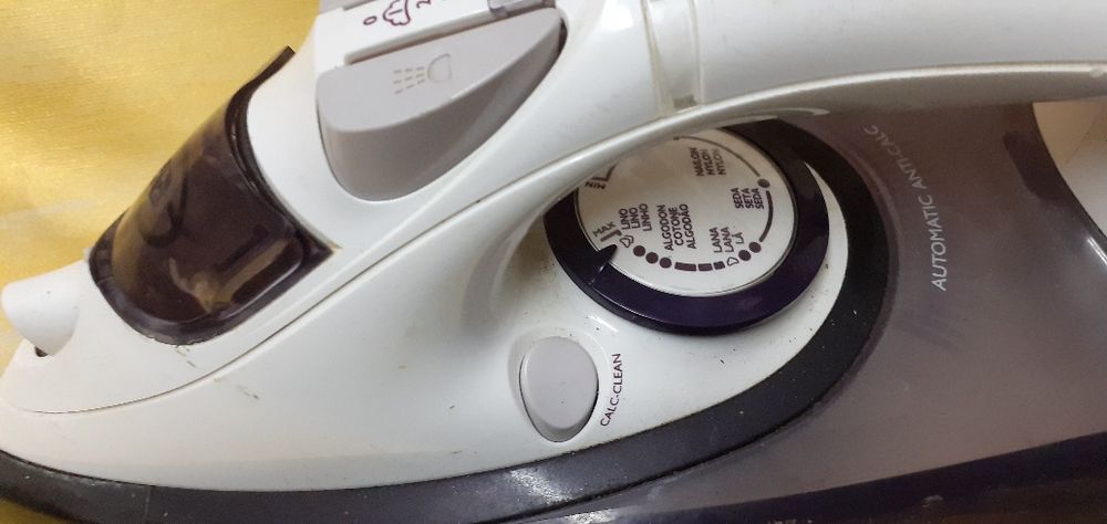 Vendo ferro de engomar marca Philips  .