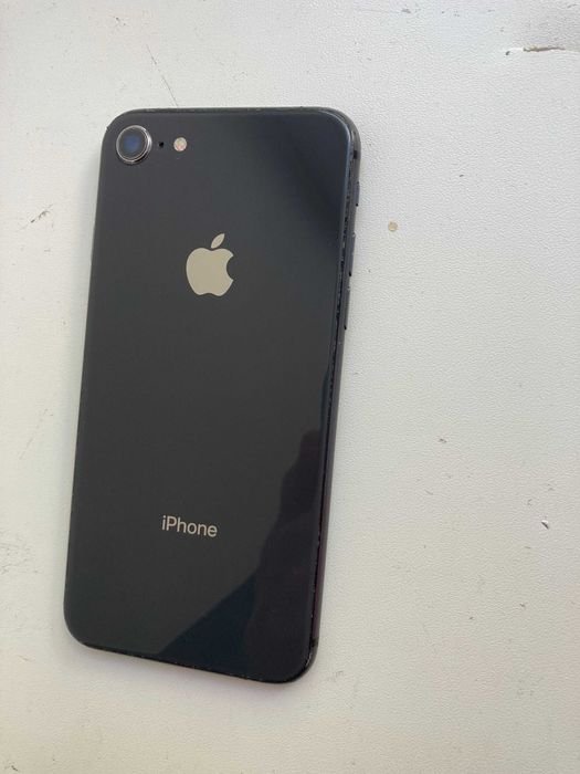 Смартфон iPhone 8  64 Гарний стан