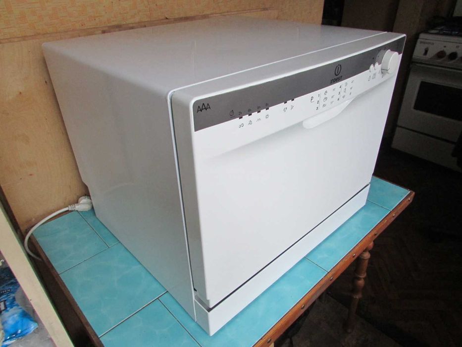 Продам посудомоечную  машинку INDESIT