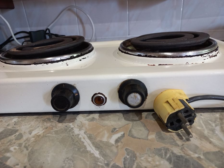 Продам б/у двухконфорочные  электроплиты.