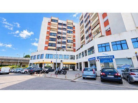 T3 com 110 m² no Fogueteiro — Espaço, luminosidade e localização!