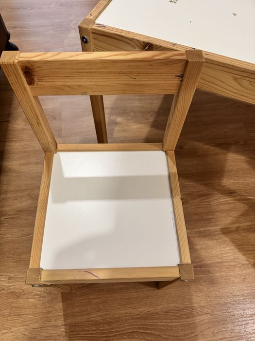 Conjunto mesa e cadeiras criança
