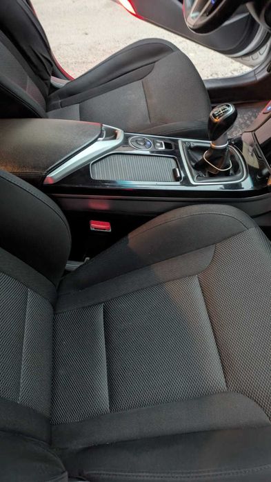 Продам симейний автомобыль