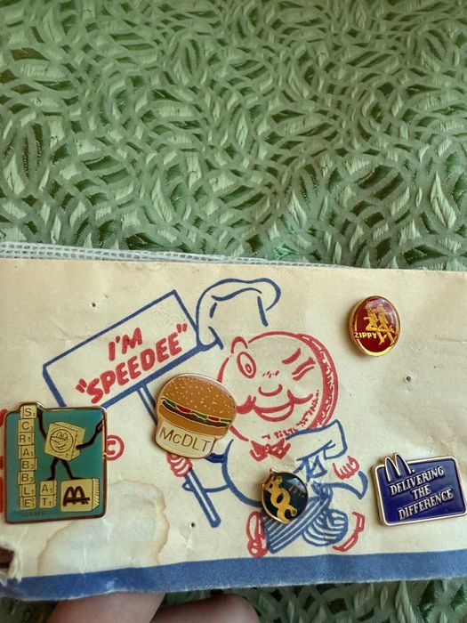 коллекция винтажных значков McDonald's ( Мак Дональдс )