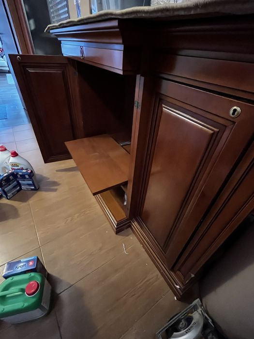 Włoskie meble SELVA – komoda + witryna narożna – lite drewno