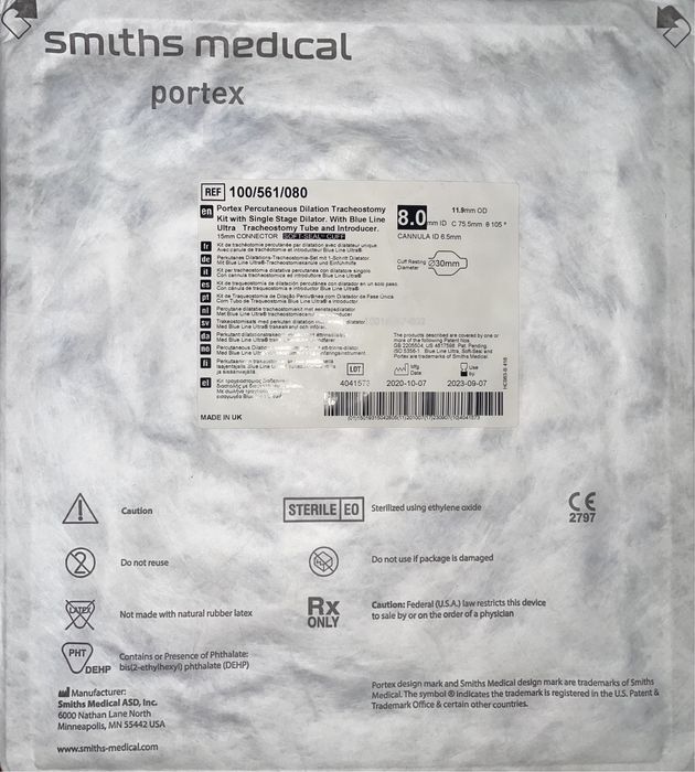 Набір для операції-черезшкірної трахеотомії.