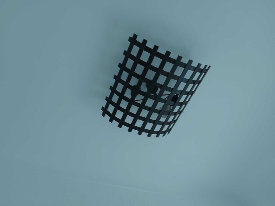 3 un candeeiro de tecto