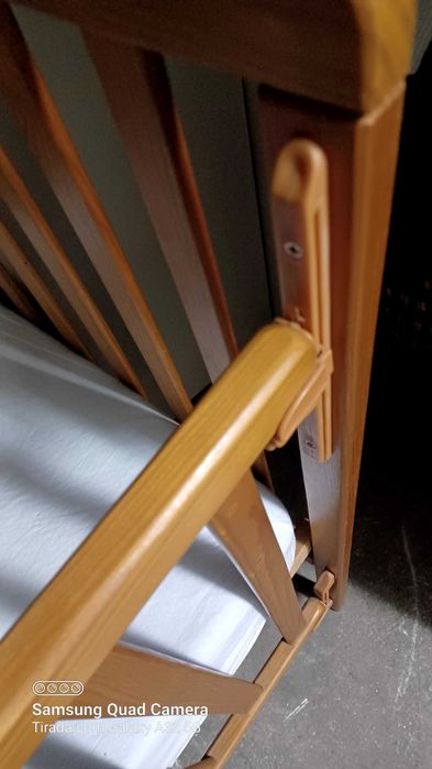 Cama para bebé em madeira