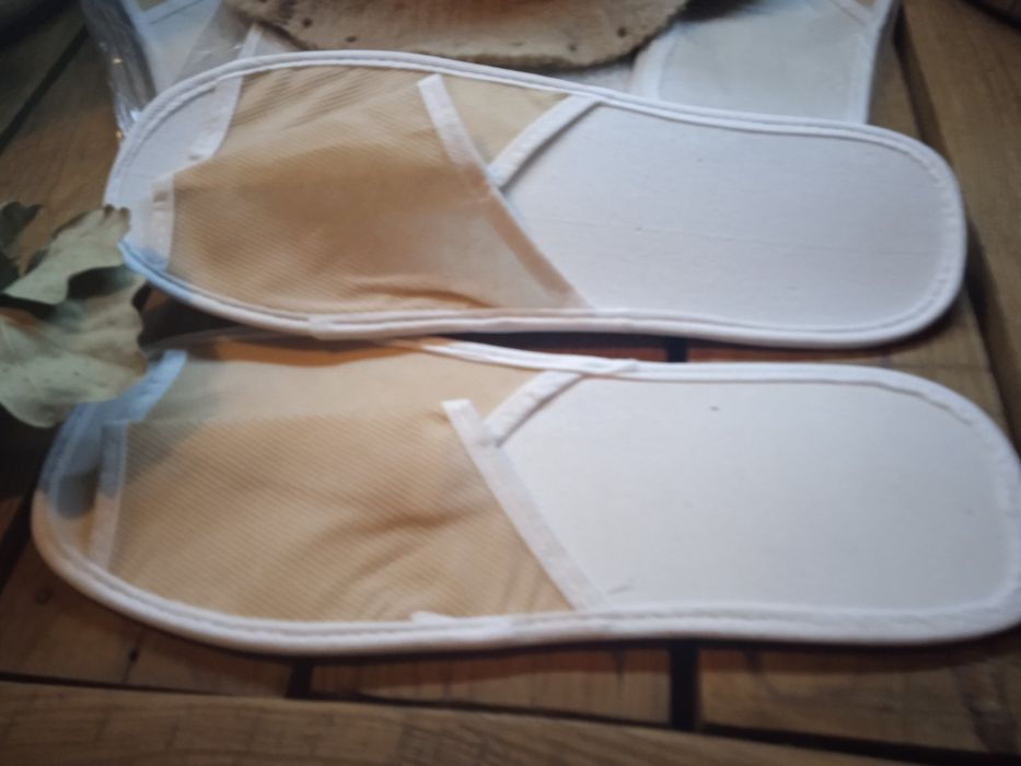 Шапочки , тапочки  для бани одноразовые