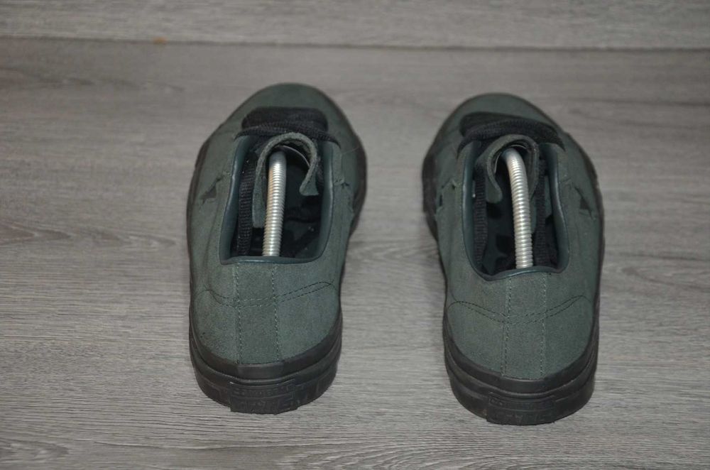 Продам кросівки замша Фірма Converse.