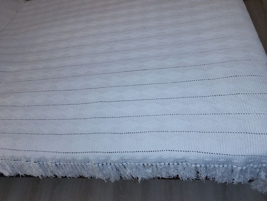 Colcha de renda feita à mão Peso 4,5kg.