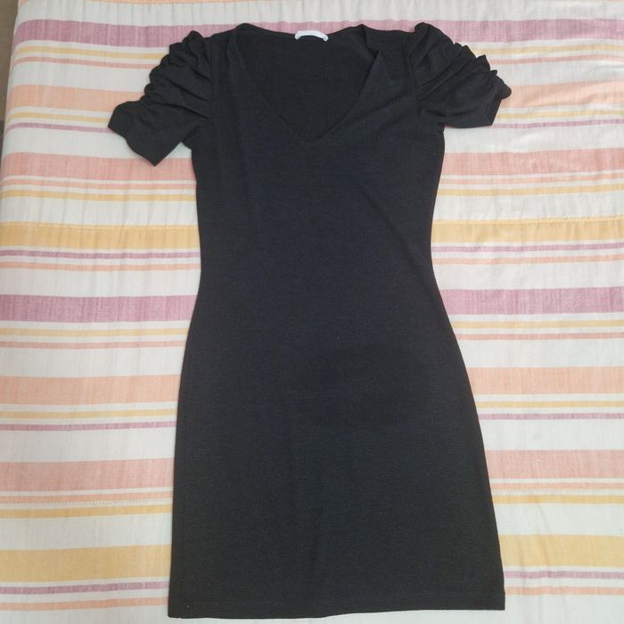 Vestido preto MANGO com mangas franzidas | S / 36