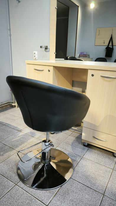 Продам кесло парикмахерское ,состояние новоекое ,новоекое новое