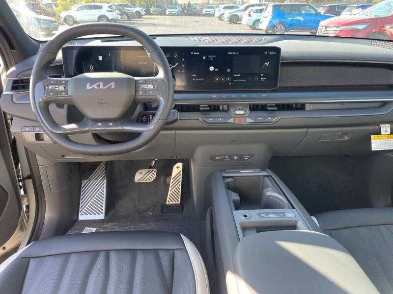 2024 Kia EV9 silver