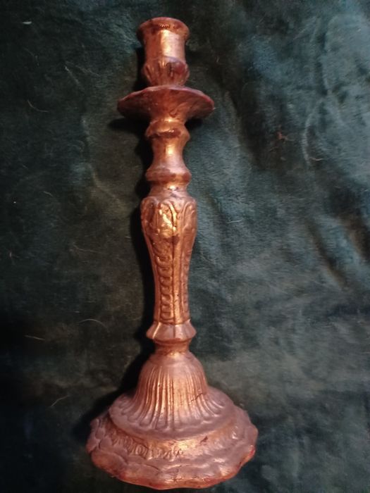 Castiçal decorativo em baclite dourado