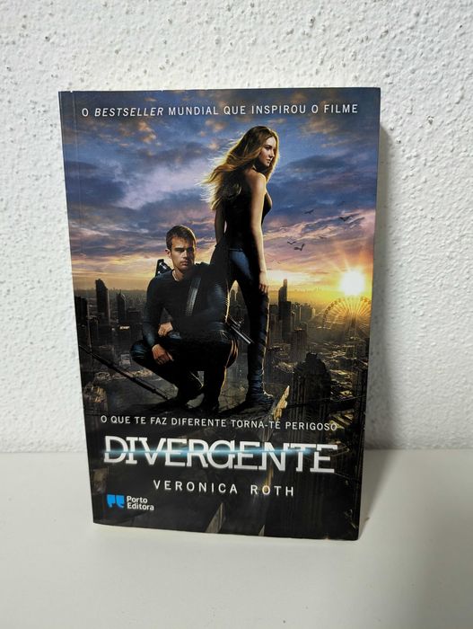 Divergent Book
