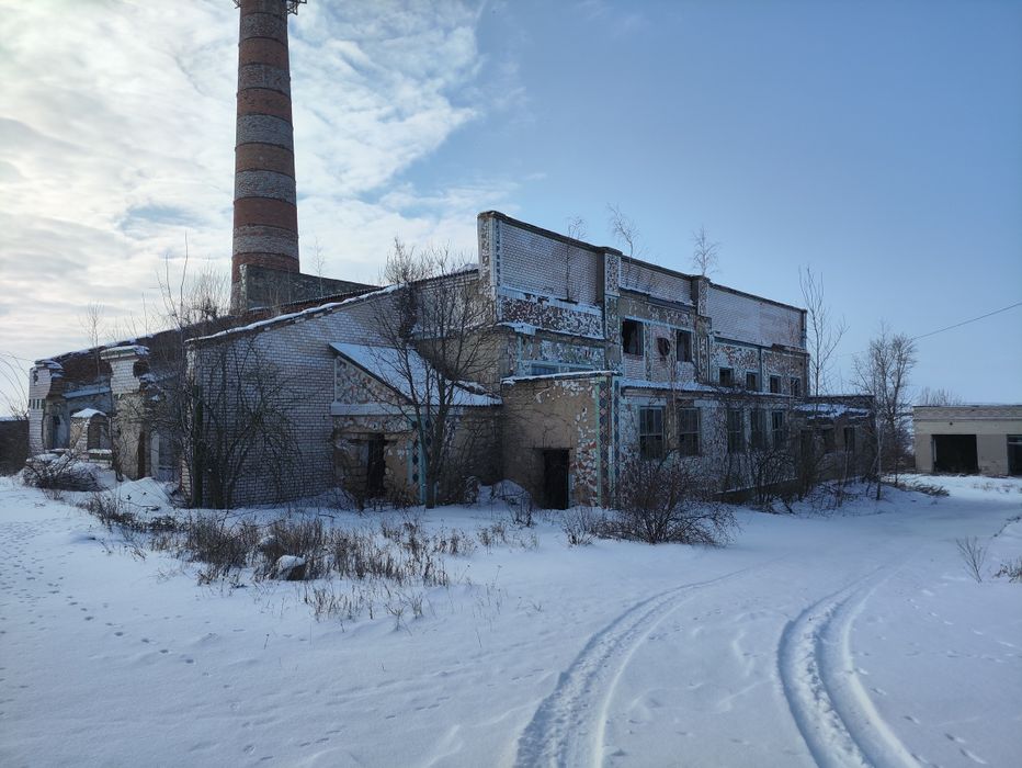 Продам приміщення, склади ... На території консервного заводу.