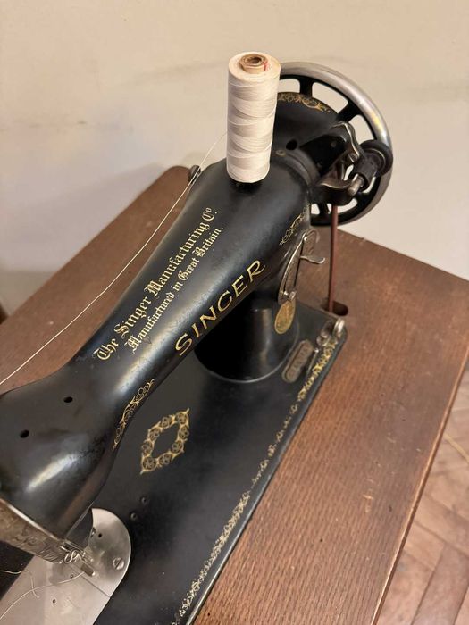 Máquina de Costura Singer Modelo 15K (1933) com Móvel Original