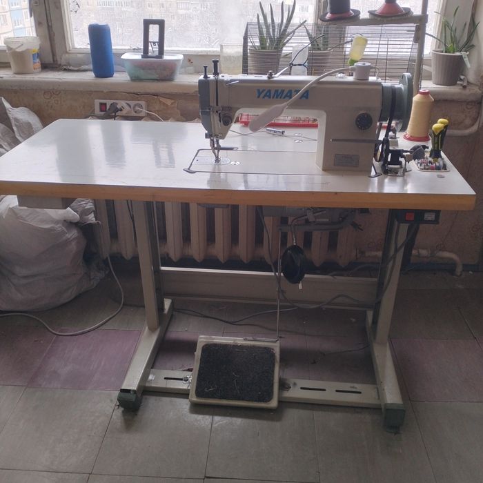 Промышленная швейная машина для тяжёлых тканей.