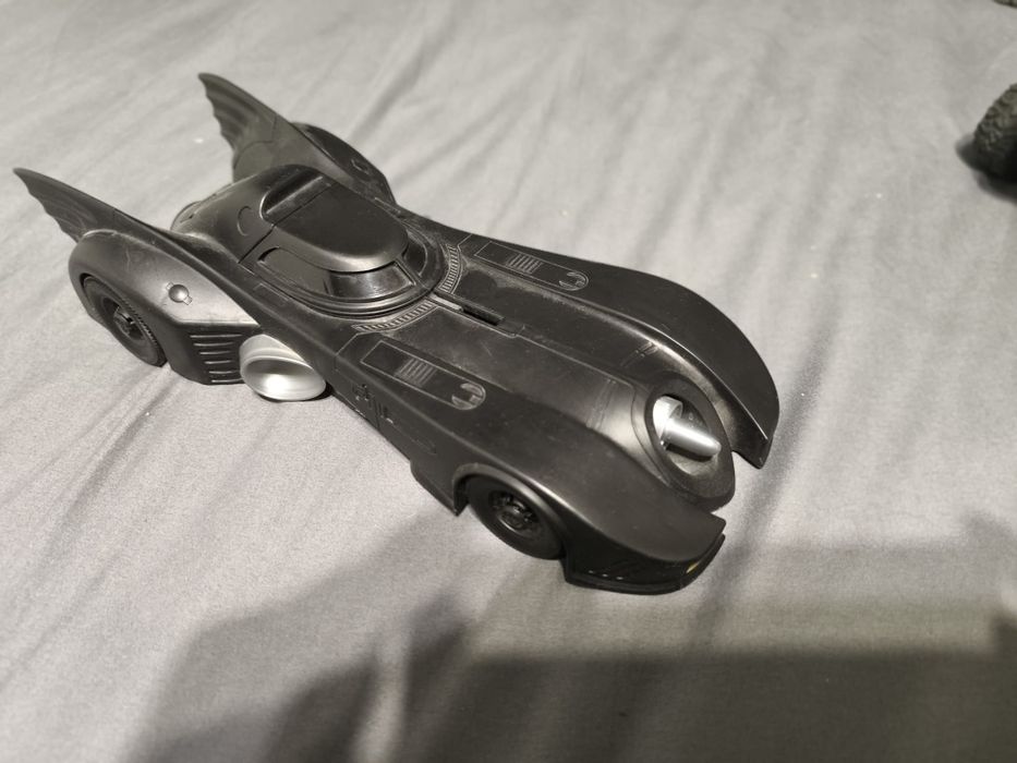 Batmobil z figurką