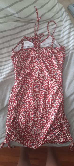 vestido justo com flores