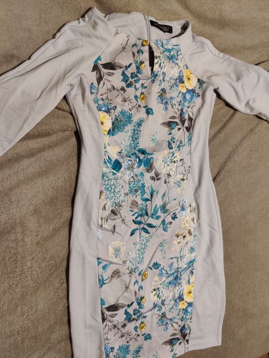 Sukienka w kwiaty top secret rękaw 3/4