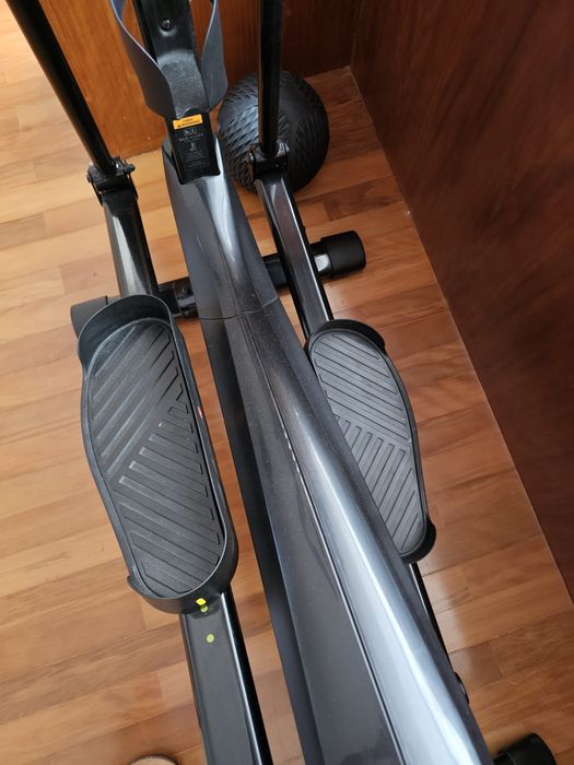 Bicicleta Elíptica Autoalimentada e Conectada EL 540