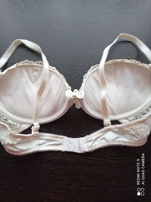 Бюстгальтери 70В