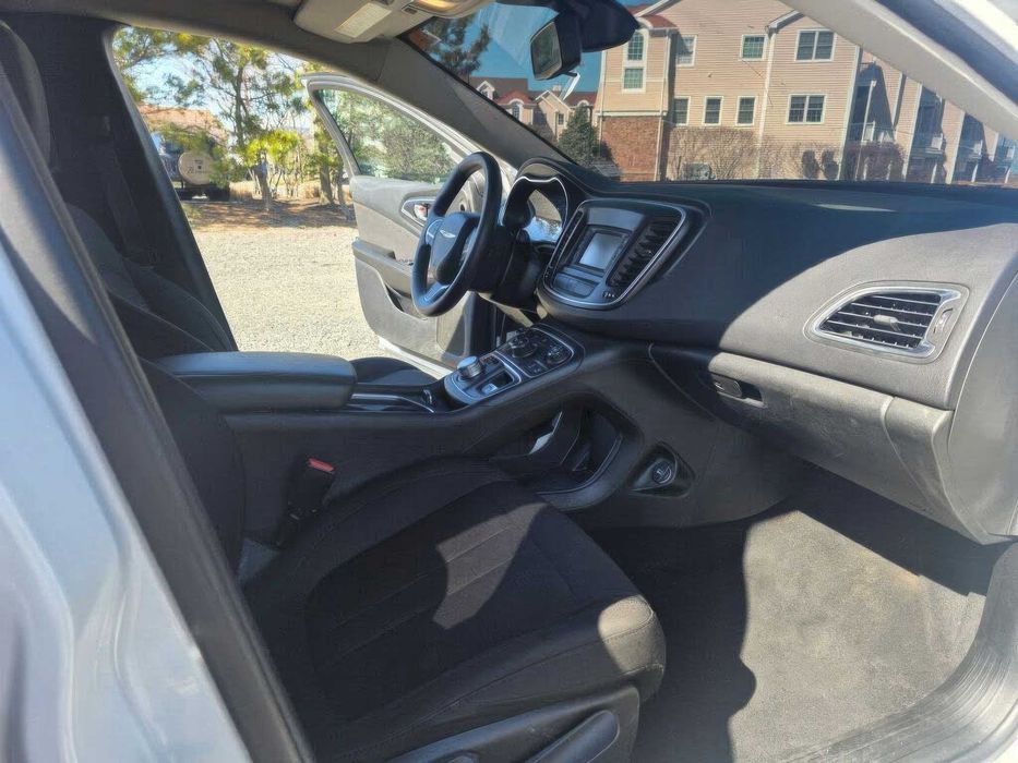 Chrysler 200 S      2015