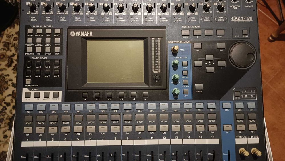 Mesa de mistura Yamaha 01V96 como nova com extras