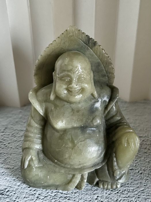 Śmiejący się Budda zielony kamień figurka PRL posążek rzeźba Buddy