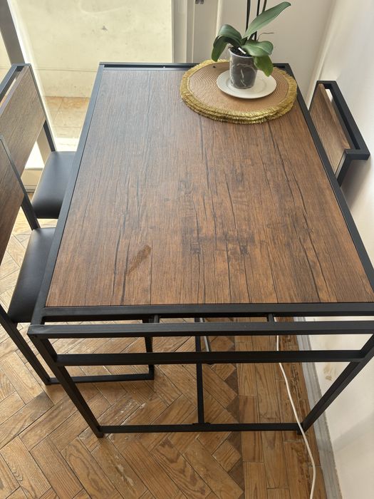 Mesa com 4 cadeiras