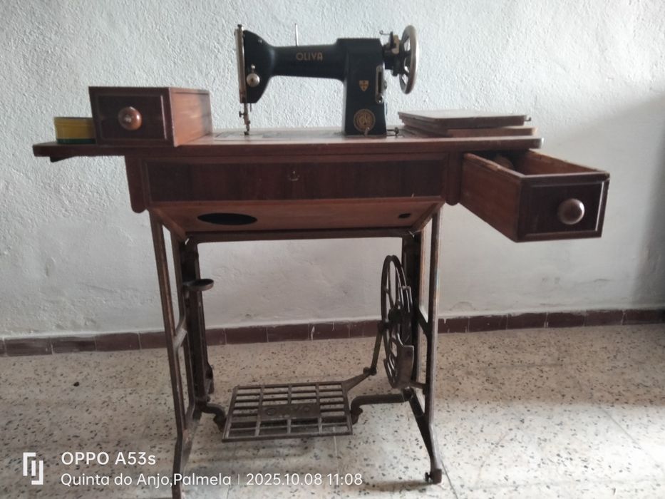 Máquina de costura Oliva