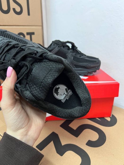 Женские кроссовки Nike Vomero 5 / Найк Вомеро черные 36 37 38 39 40