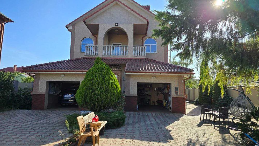 Продам шикарний будинок у Лісках 230кв.м