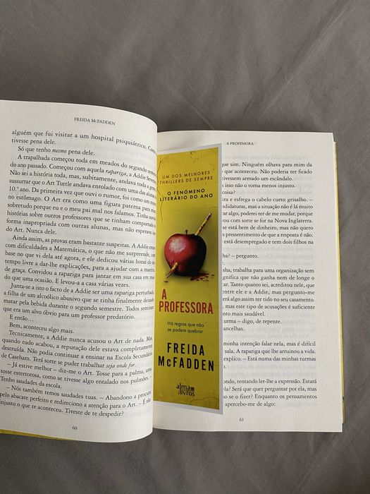 Livro “ A professora” Freida McFadden
