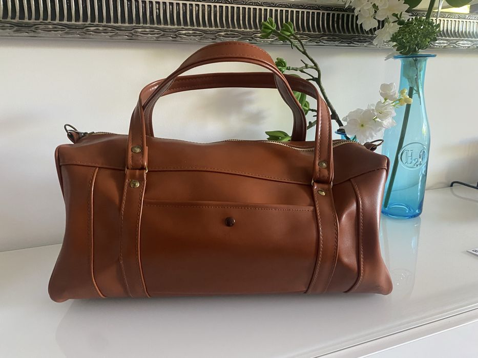 brązowa torba  typu weekender w stylu vintage