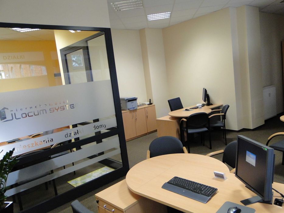 Zestaw mebli biurowych Furniko - jak nowe!